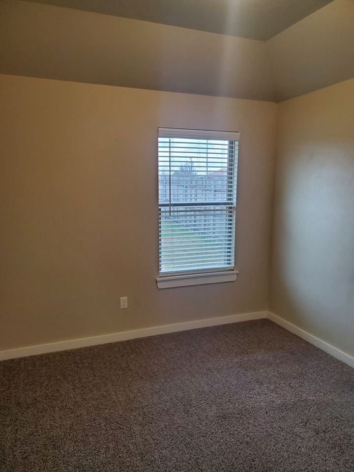 5210 Oakwood Villas Ct - Photo 6 of 15