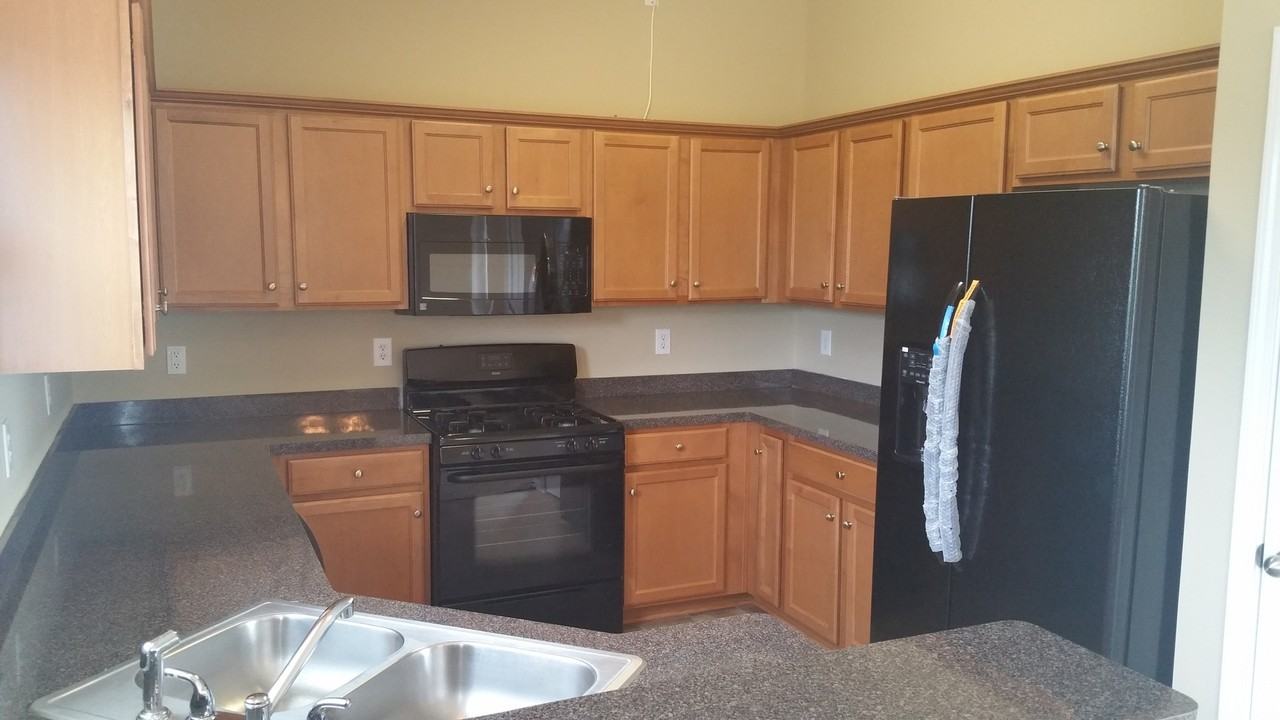 7109 Creeksong Dr - Photo 3 of 17