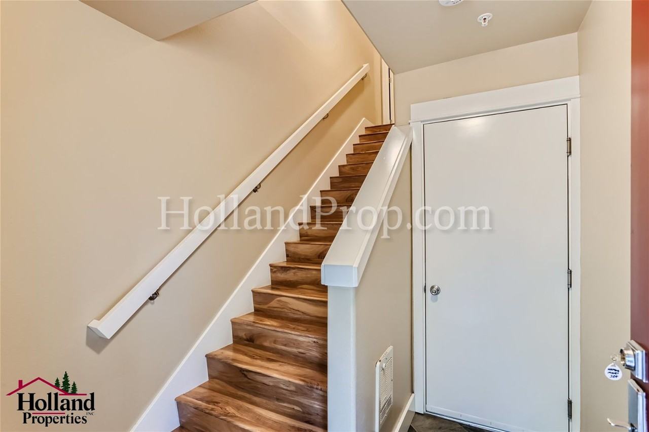 2077 Ne 50th Way - Photo 4 of 34