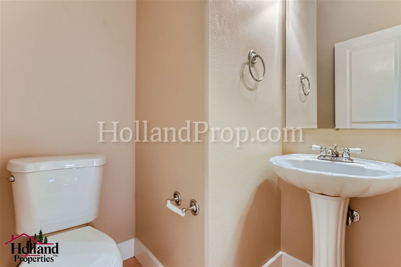 2077 Ne 50th Way - Photo 7 of 34