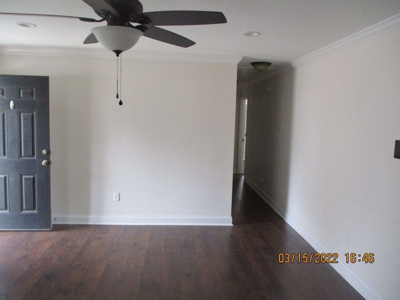 211 Robertson Dr - Photo 3 of 7