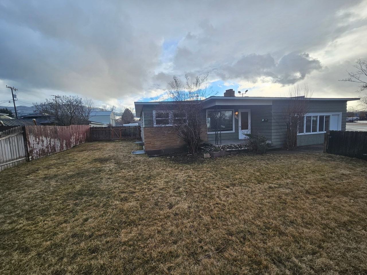 455 Mount Ave - Photo 2 of 15