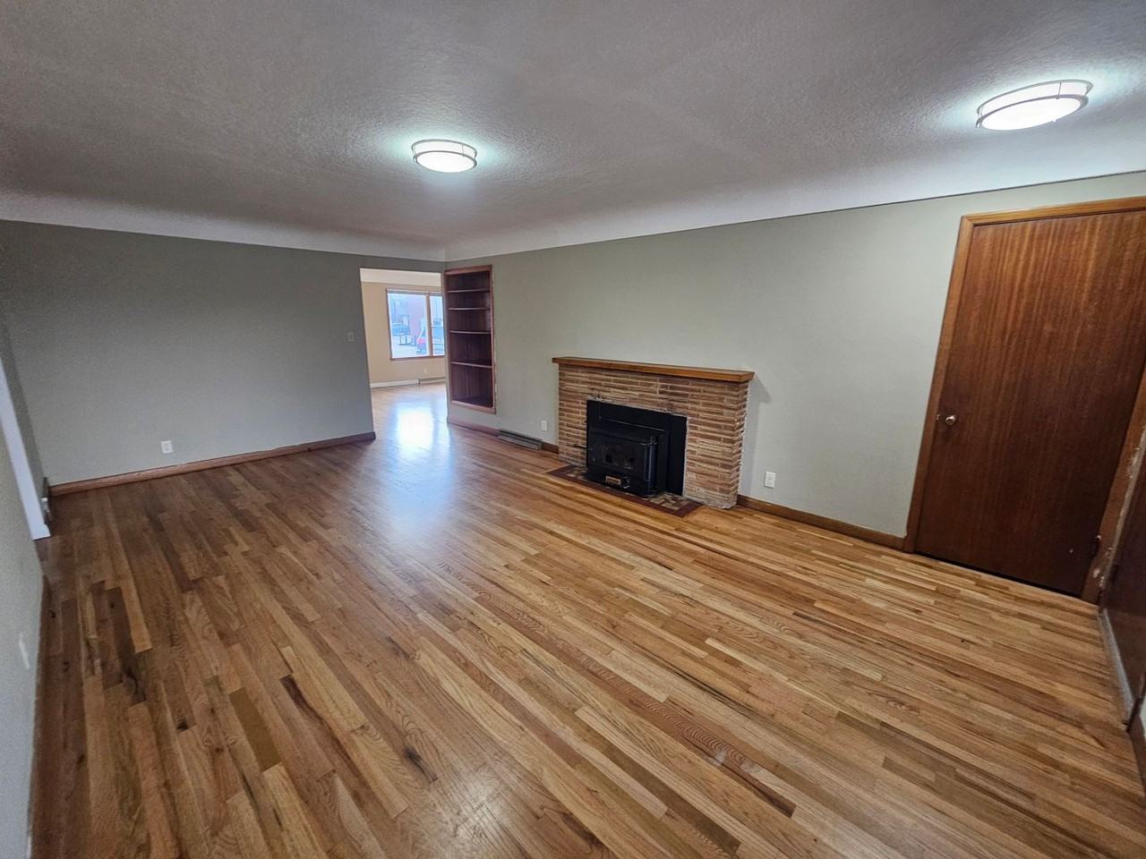 455 Mount Ave - Photo 3 of 15