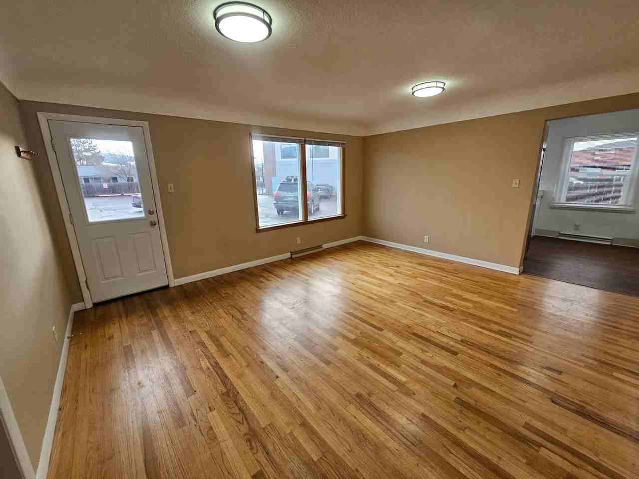 455 Mount Ave - Photo 5 of 15