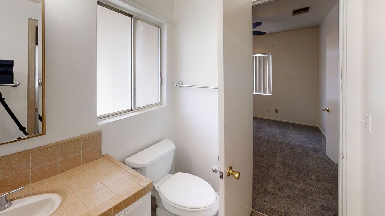 33540 Washington Dr - Photo 7 of 13