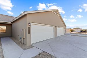 featured image of 4027 Apache Pine Pl