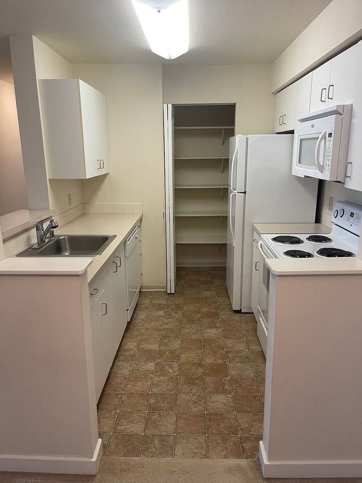 12303 Harbour Pointe Blvd - Photo 3 of 19