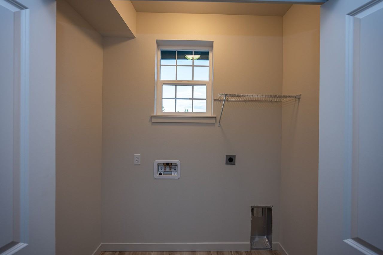 334 9th Ave Se #B7 - Photo 4 of 16