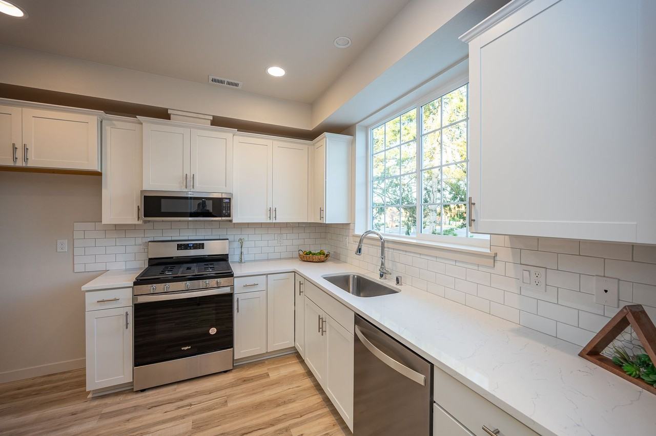 334 9th Ave Se #B7 - Photo 7 of 16