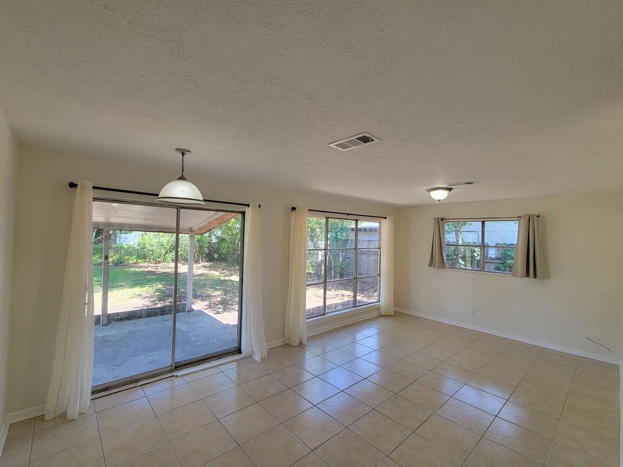 1209 Sage Dr - Photo 2 of 11