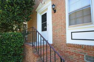 featured image of 2512 Fontaine Ave #B