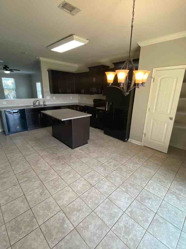 2643 Lily Way - Photo 4 of 15