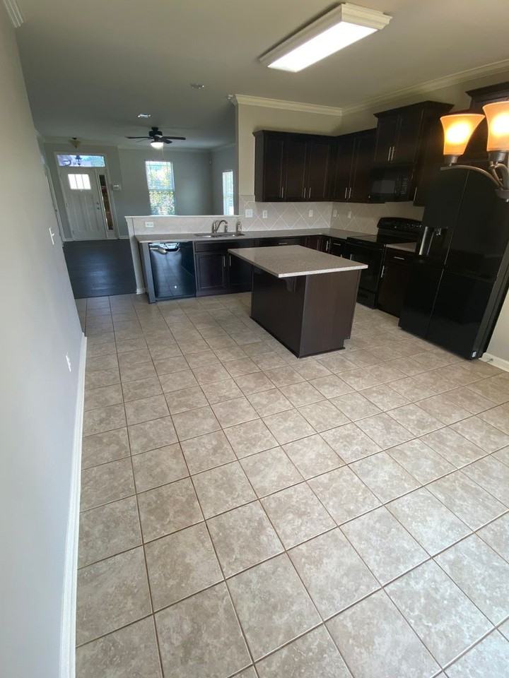 2643 Lily Way - Photo 5 of 15