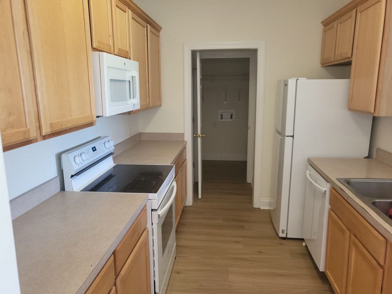 2037 Silvercrest Dr - Photo 2 of 9