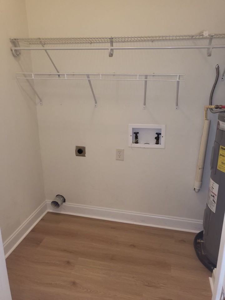 2037 Silvercrest Dr - Photo 3 of 9