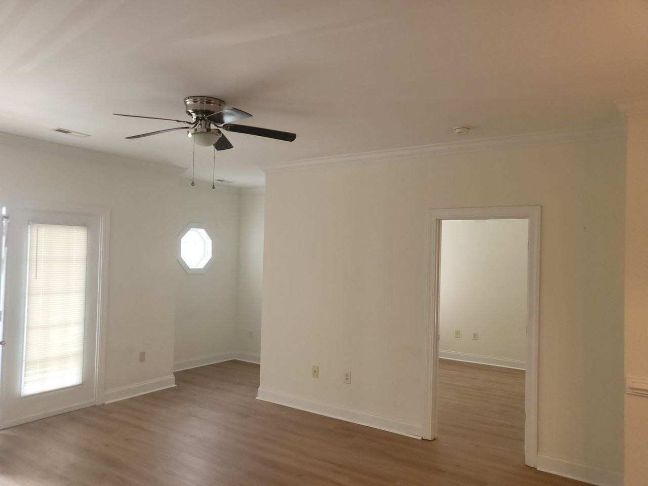 2037 Silvercrest Dr - Photo 4 of 9