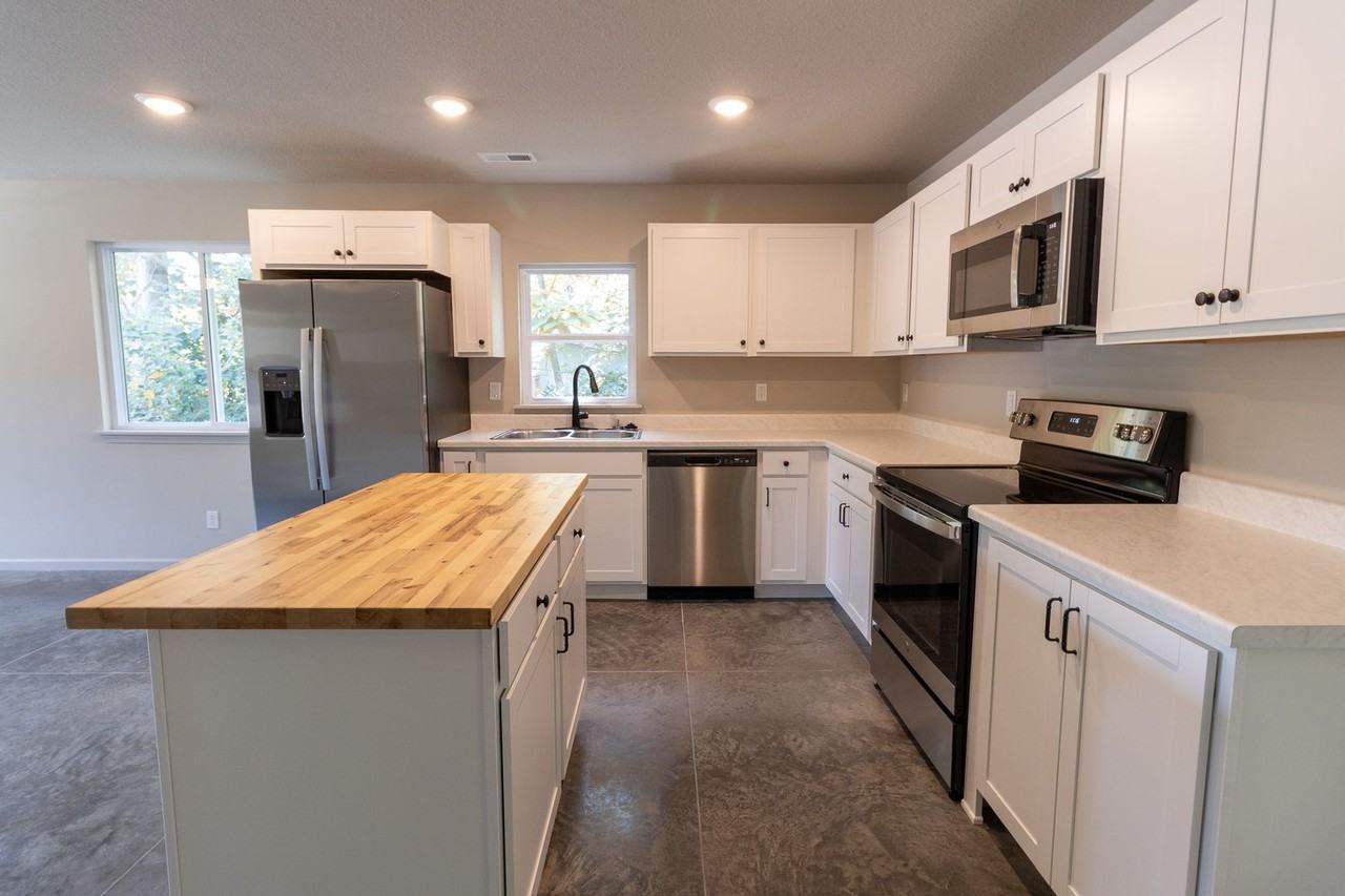 405 Pershing Rd - Photo 2 of 19