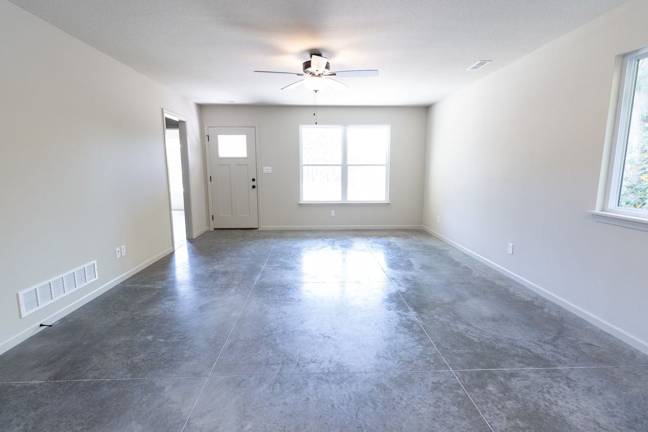 405 Pershing Rd - Photo 4 of 19