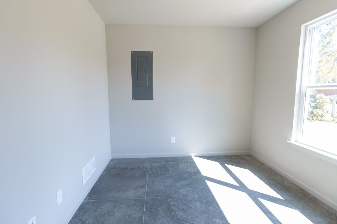 405 Pershing Rd - Photo 6 of 19