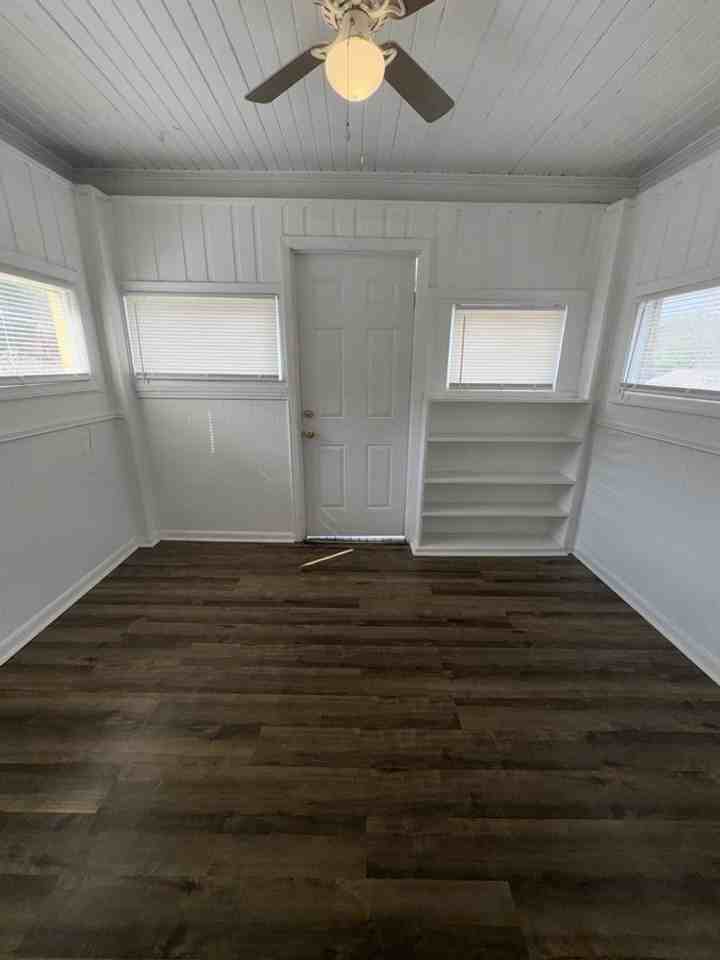 938 Booker Ave - Photo 2 of 12