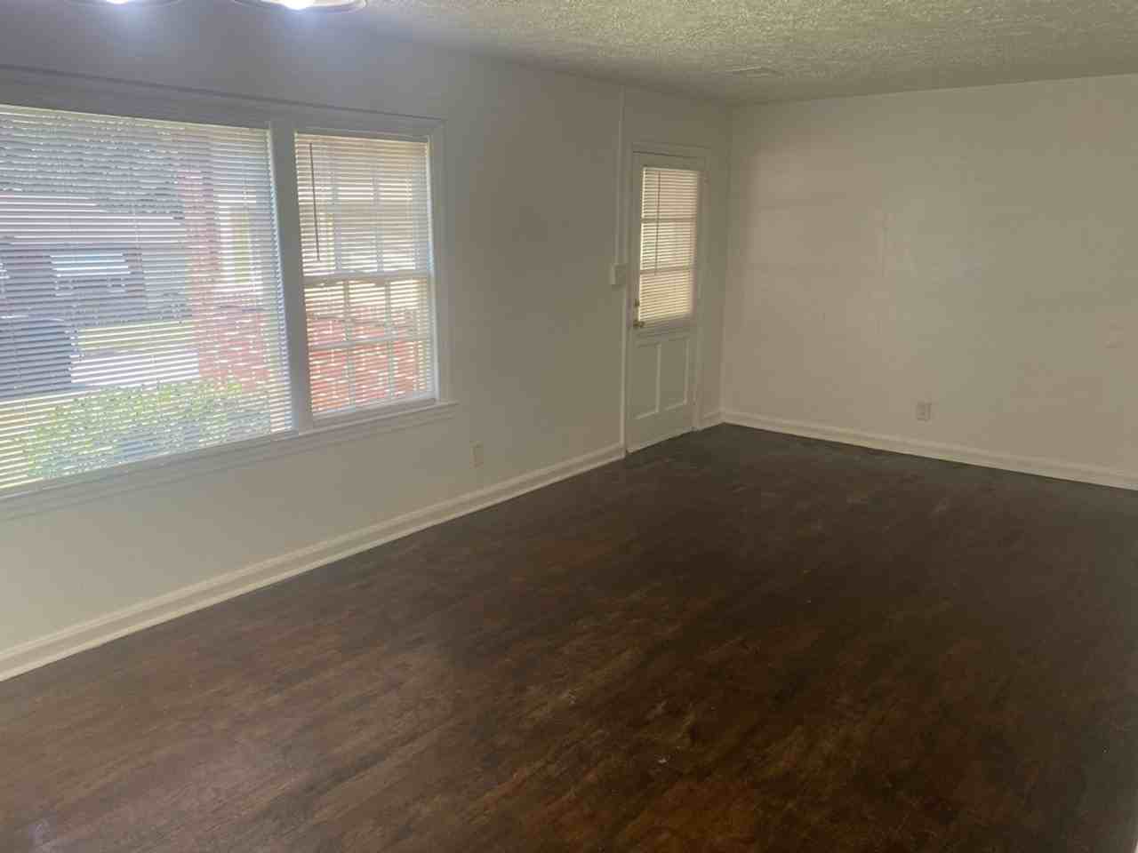 938 Booker Ave - Photo 3 of 12