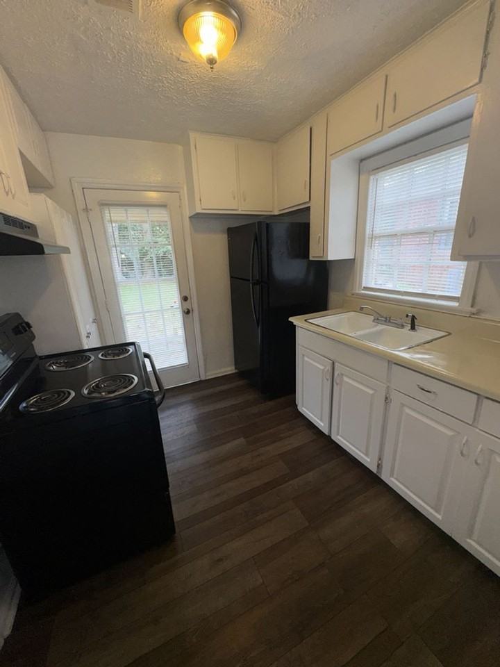 938 Booker Ave - Photo 6 of 12