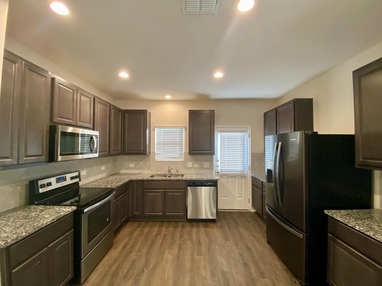 132 Eugene Pass - Photo 4 of 18