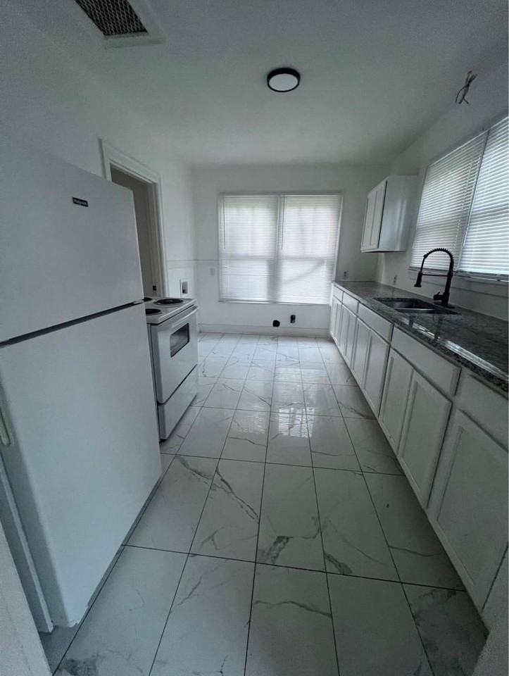 2023 W Short 17th St - Photo 6 of 7