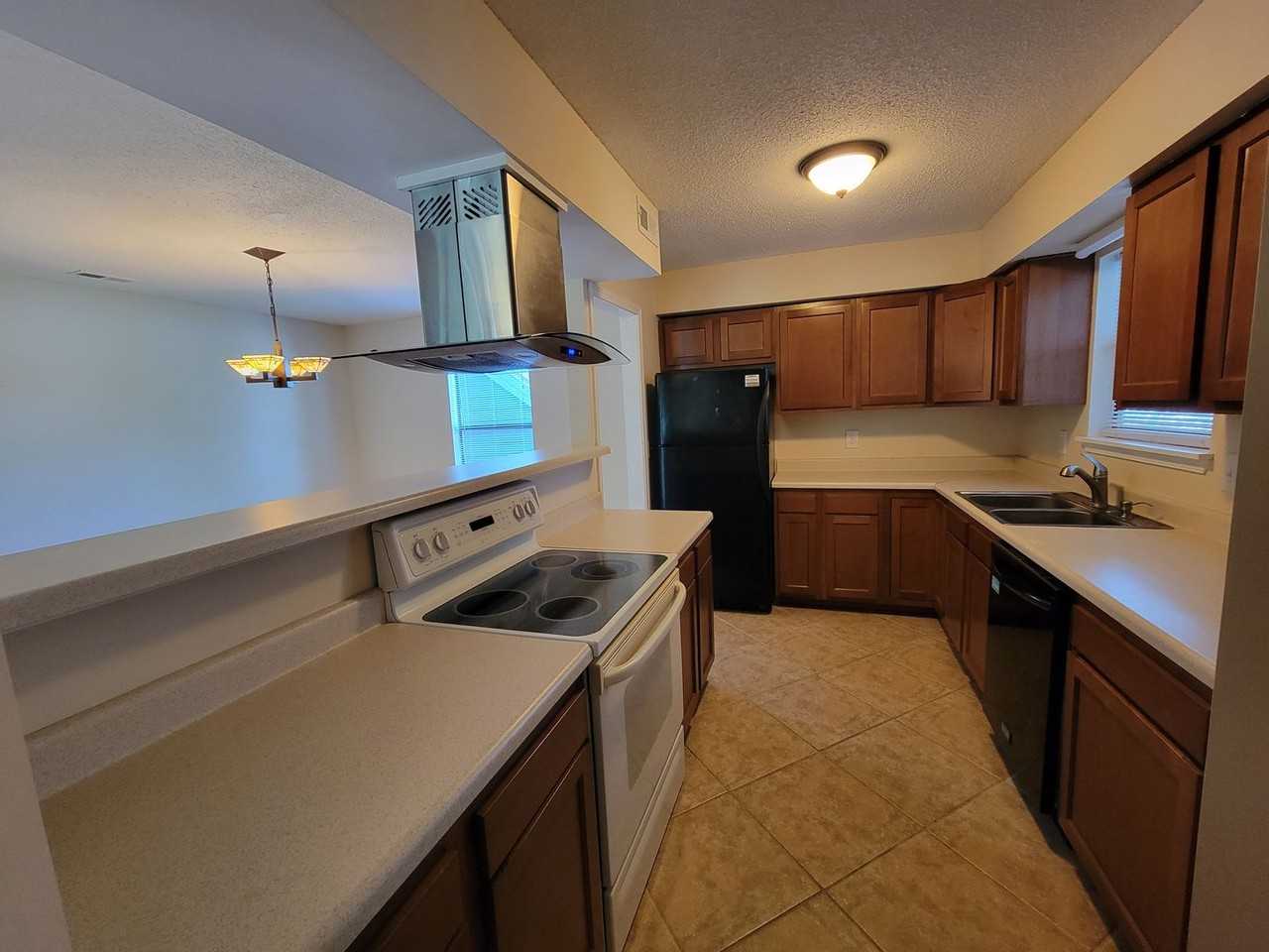 702 Azalea Dr - Photo 3 of 11