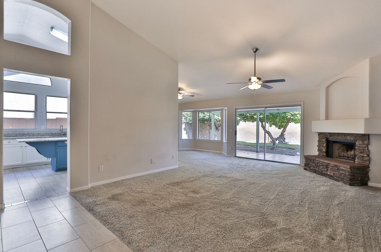 1408 E San Remo Ave - Photo 5 of 41