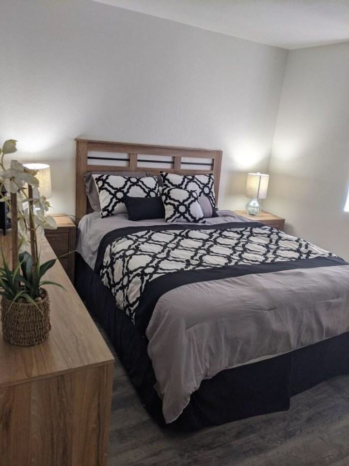 6016 S Park Apartments - Photo 6 of 24