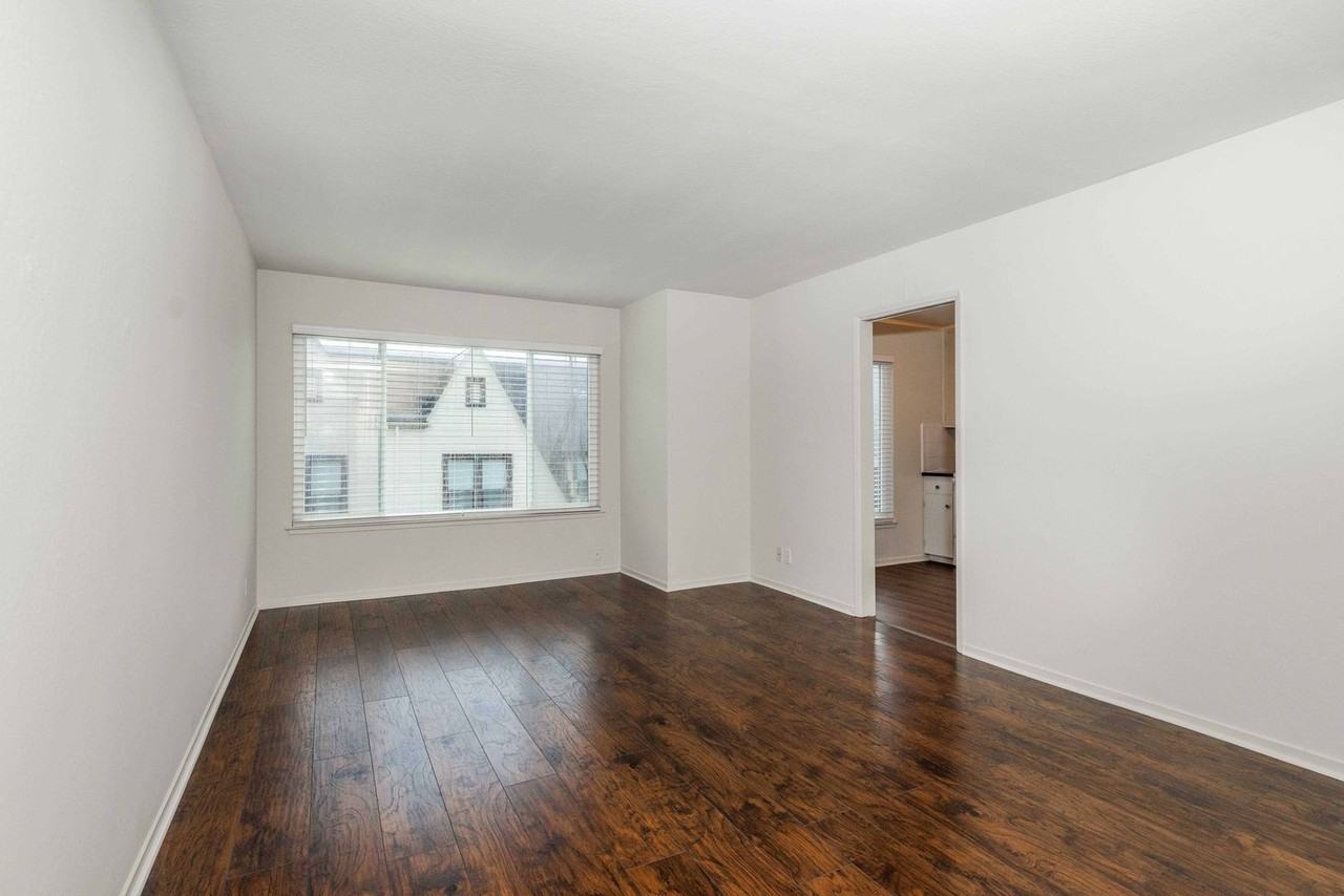 1600 Larkin St - Photo 6 of 21