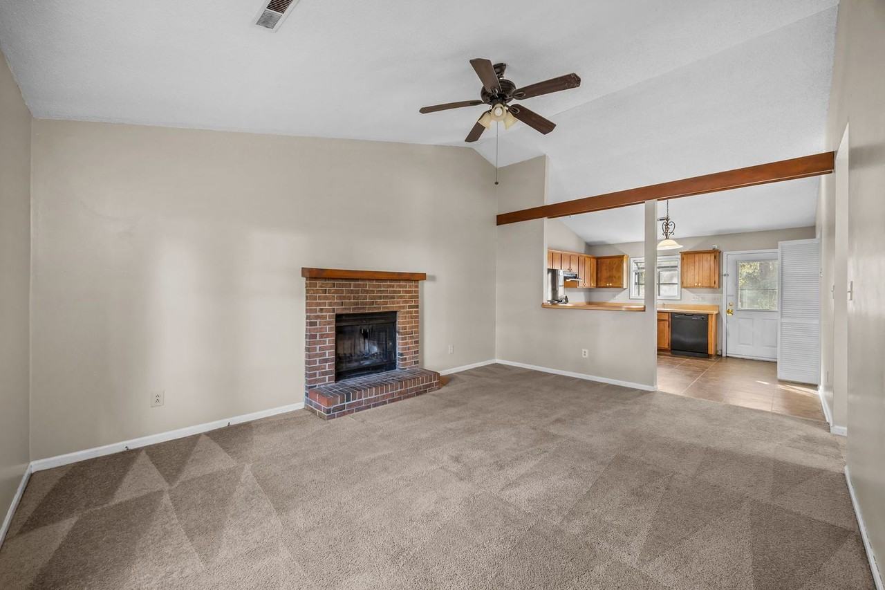 183 Corey Cir - Photo 2 of 15