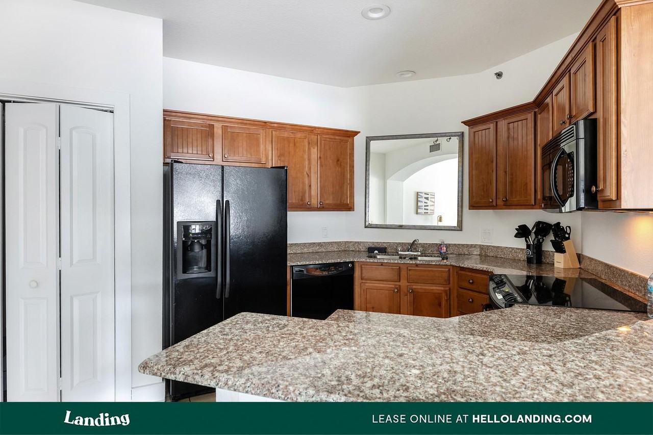 20050 Oak Road East - Photo 4 of 50