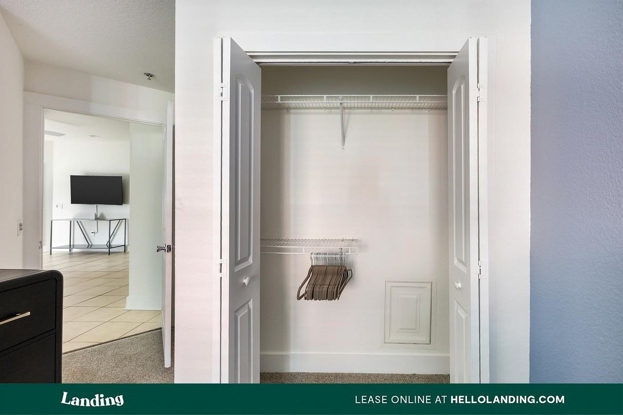 20050 Oak Road East - Photo 5 of 50