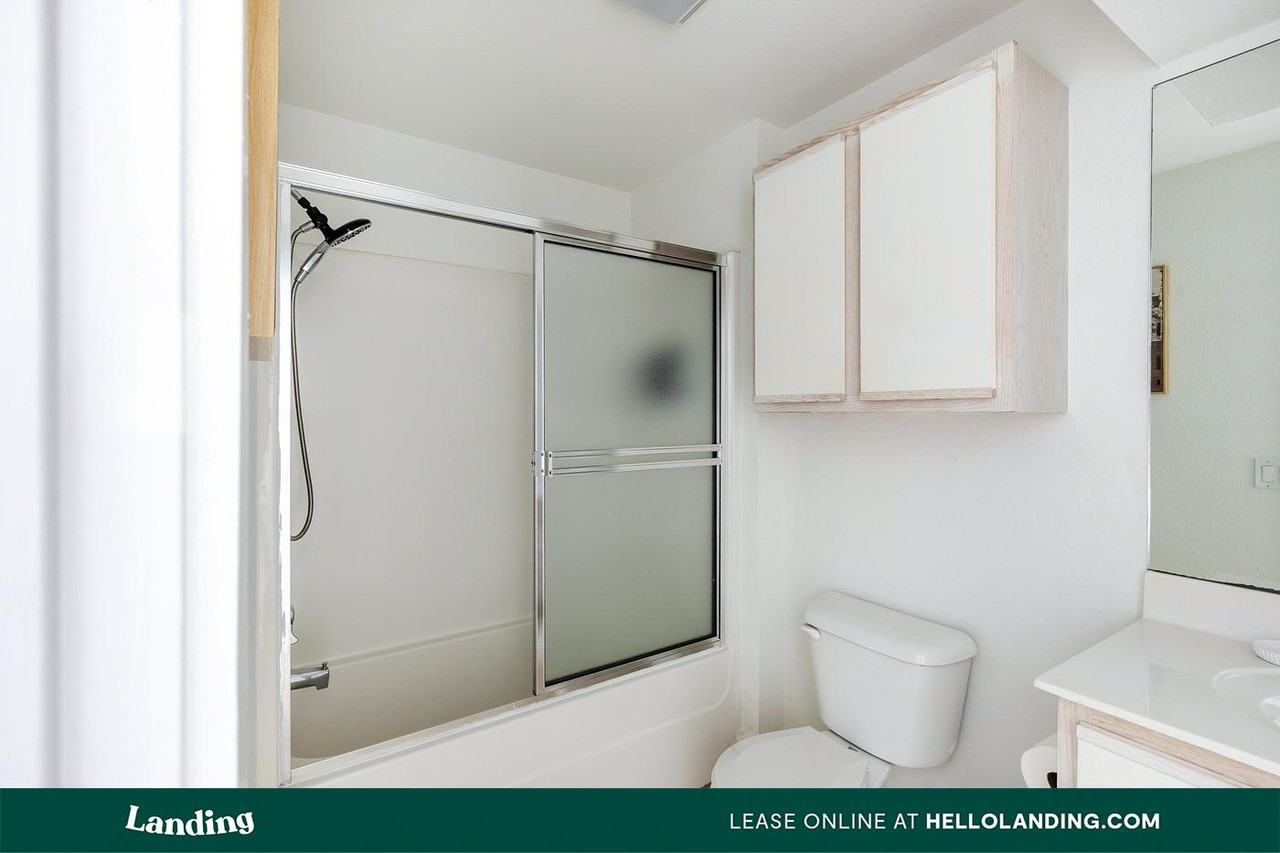 20050 Oak Road East - Photo 6 of 50