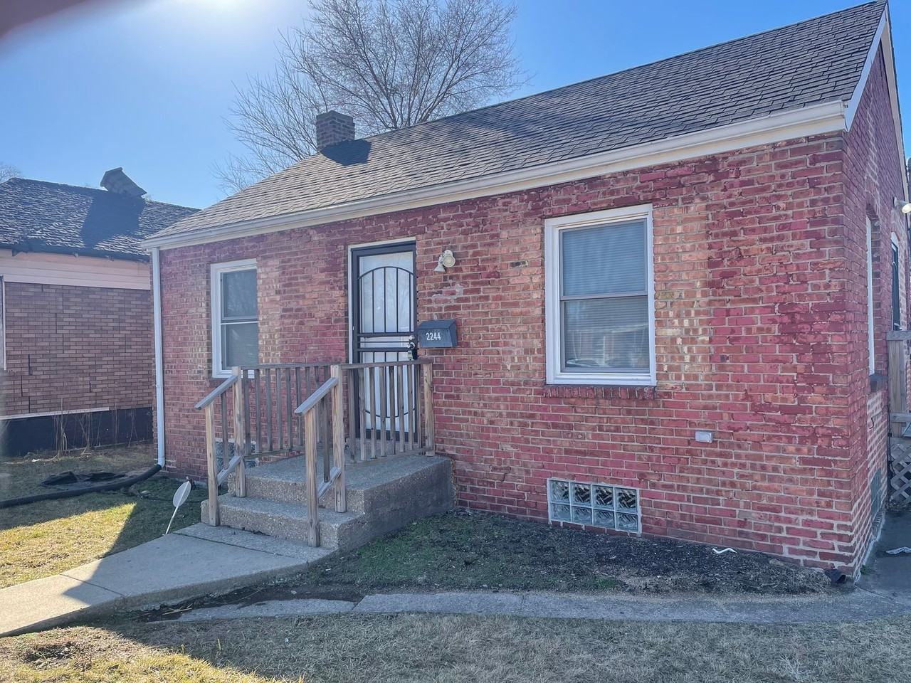 2244 Pennsylvania St - Photo 2 of 12