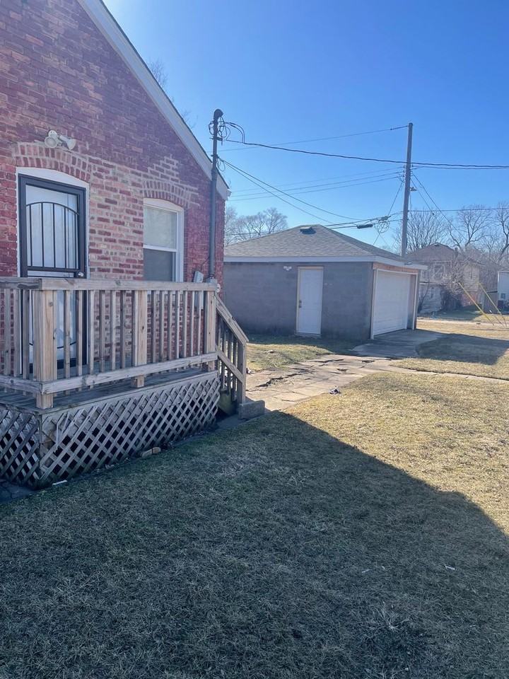 2244 Pennsylvania St - Photo 3 of 12