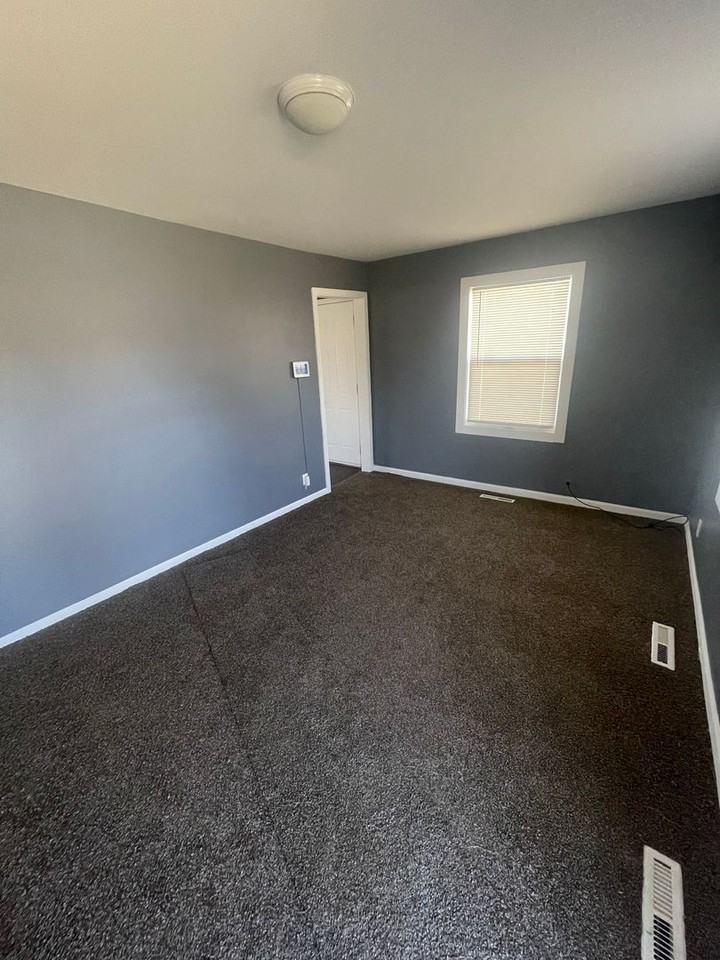 2244 Pennsylvania St - Photo 4 of 12