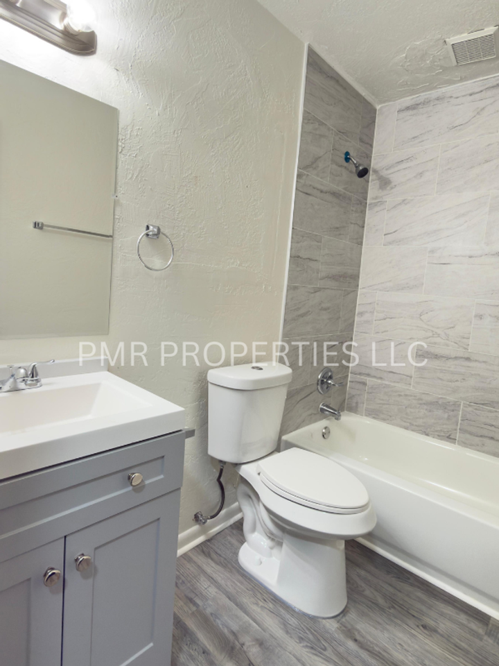 2807 Nw 24th St - Photo 7 of 8