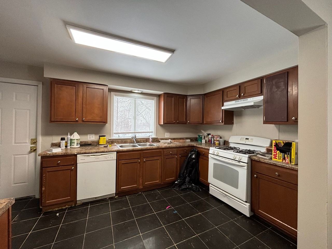 109 Stenson St - Photo 4 of 12