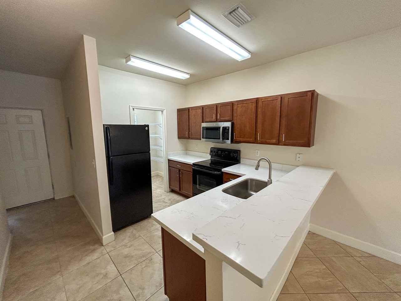 2951 Sw 35th Pl - Photo 2 of 22