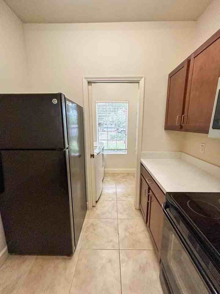 2951 Sw 35th Pl - Photo 3 of 22