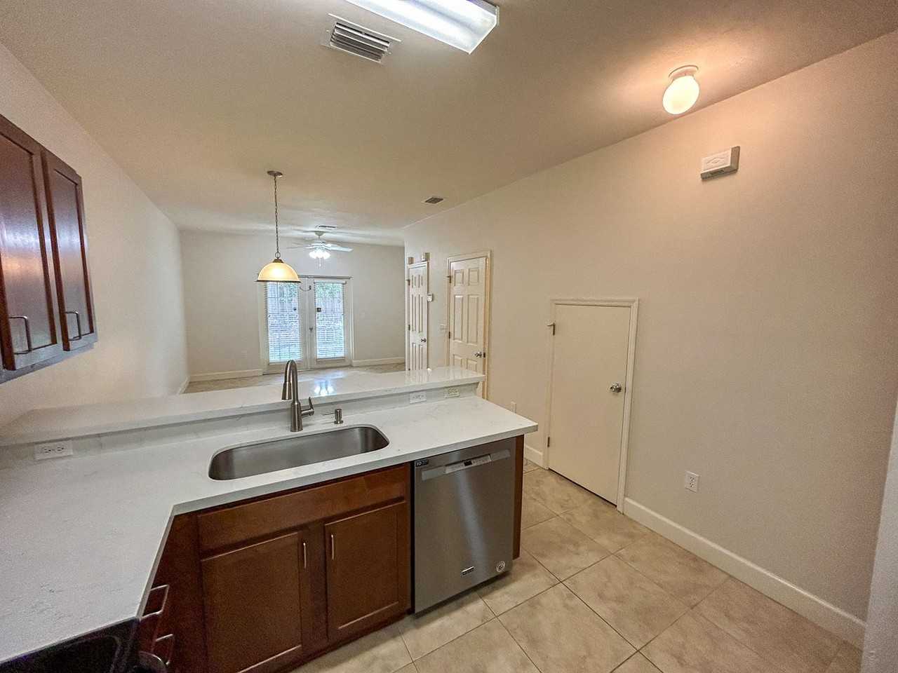 2951 Sw 35th Pl - Photo 4 of 22