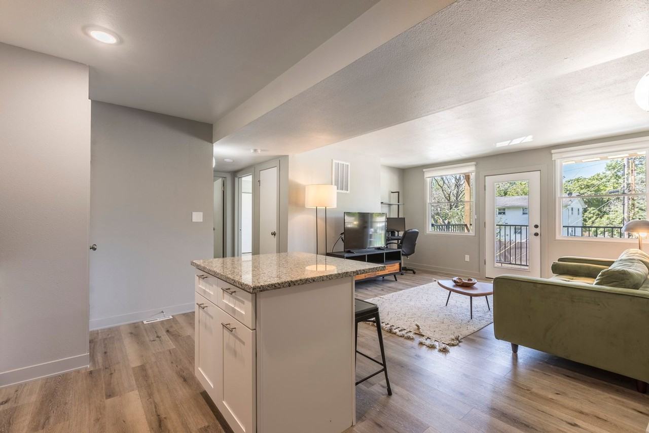 2204 9th St - Photo 6 of 27