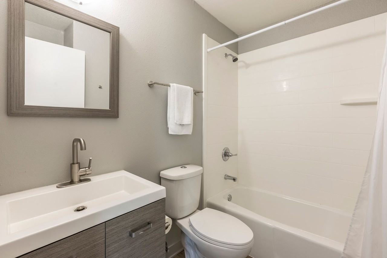 2204 9th St - Photo 7 of 27