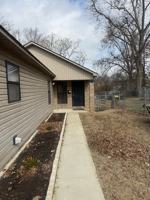 featured image of 636 W Oak Ave