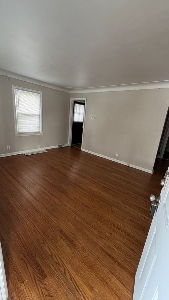 2010 Kensington Rd - Photo 2 of 13