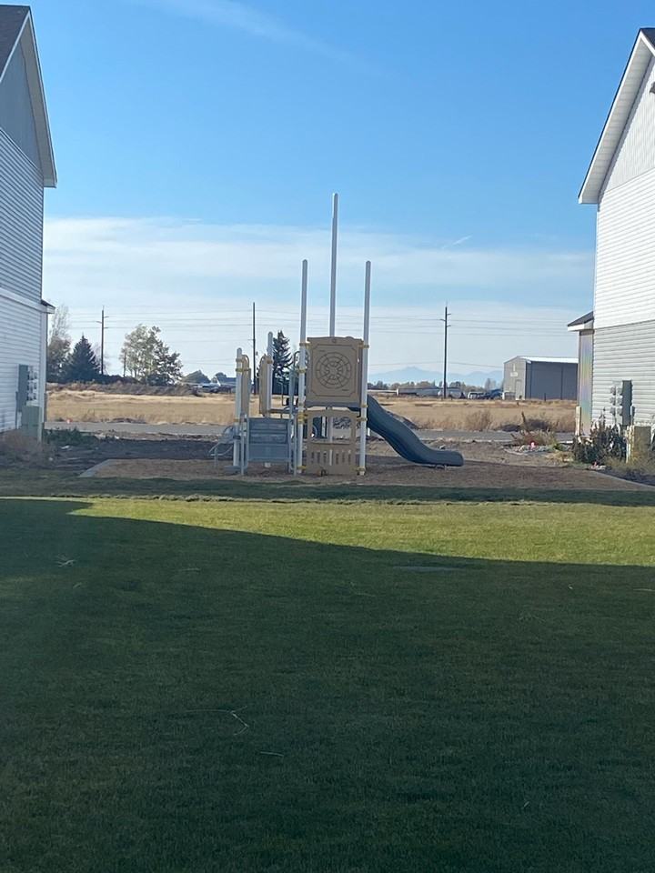 Huckleberry Townhomes - Photo 4 of 5