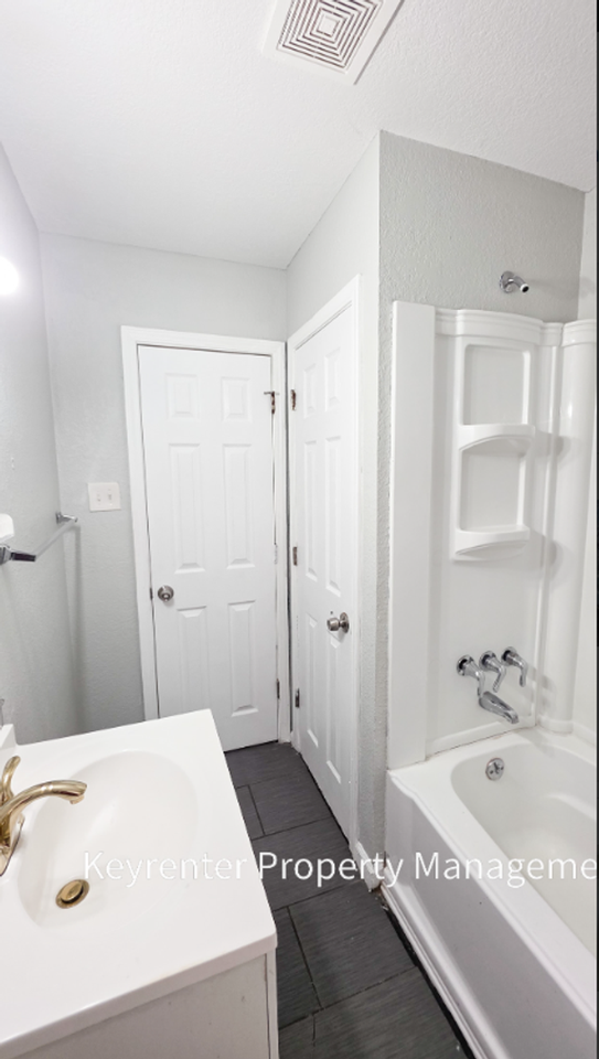 1817 E 83rd Ter - Photo 4 of 22